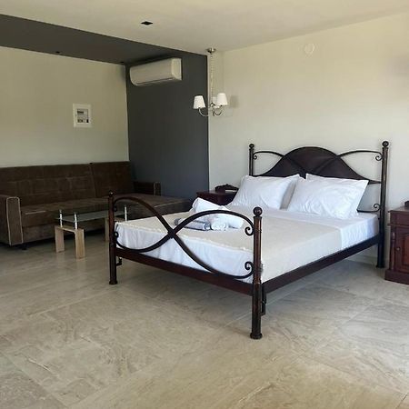 Suites Ris Néa Péramos Exterior foto